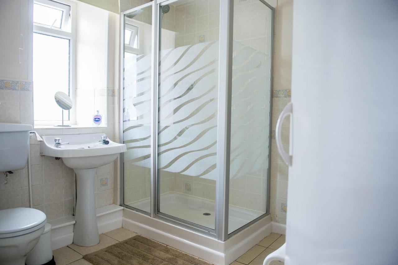Awel Taf- Central Cottage Ideal For Families, With Parking Сент-Кліарз Екстер'єр фото